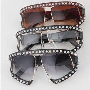 WHAT DRESS CODExJUNKJEANS| FAME - PEARL FRAMES